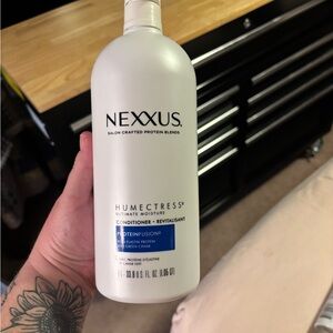 Nexxus Humectress Ultimate Moisture Conditioner - White